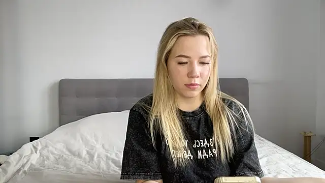 alyrasun online show from April 19, 7:08 am