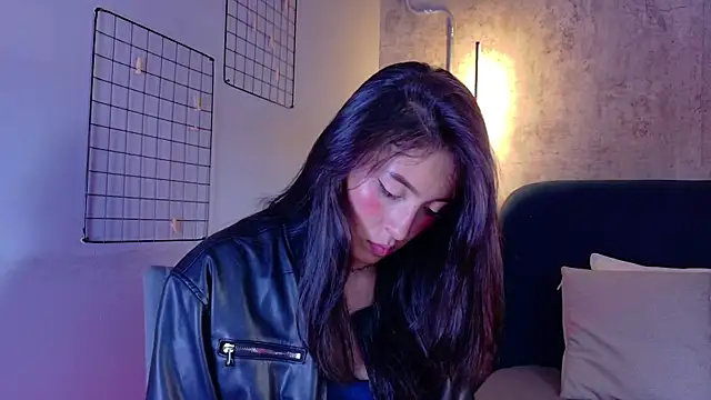 MiiaCullens online show from April 14, 3:45 pm