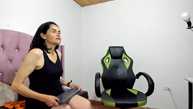 Liz Grettel online show from August 6, 6:37 pm