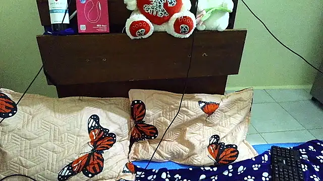 Larita curly online show from April 20, 8:34 pm