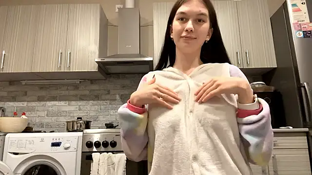 LaraDraggoo online show from March 11, 9:17 pm