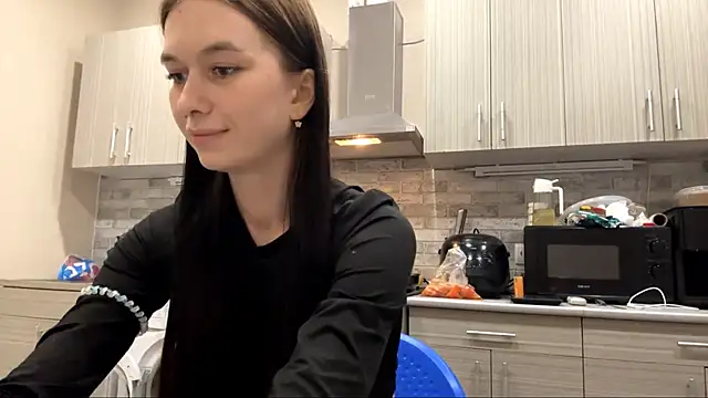 LaraDraggoo online show from March 25, 6:22 pm