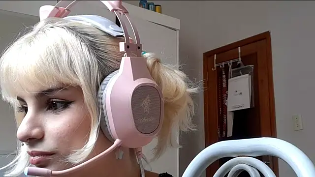 JustinCerqueira online show from March 11, 4:09 pm