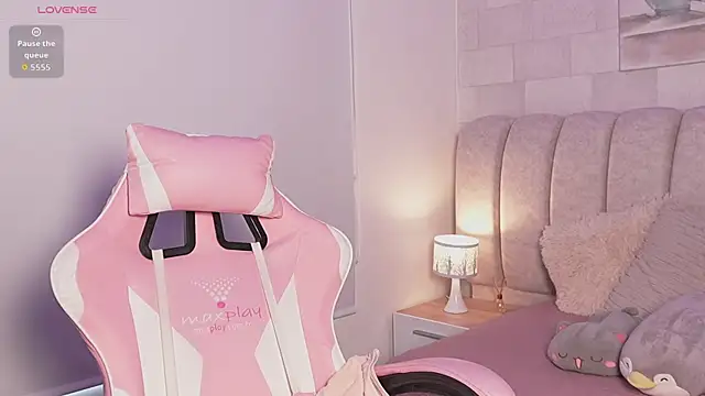 Alanna-Rosse online show from April 14, 12:05 pm