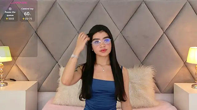 OliviaDiaz online show from April 23, 7:05 pm