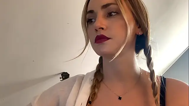 ScarlettSensitive online show from April 6, 2:29 pm