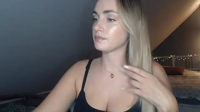 ScarlettSensitive online show from August 2, 8:12 pm