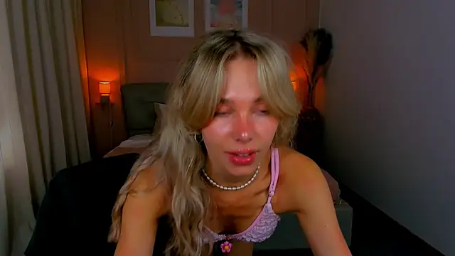 LuluAlis online show from June 3, 1:56 pm