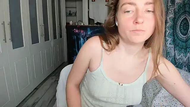 LiaSasha online show from April 25, 1:36 pm