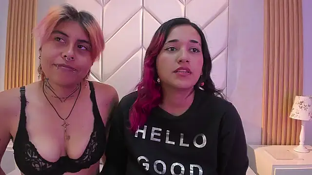 AnieAndReach online show from April 22, 11:46 pm