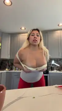 mxmxee online show from April 20, 9:29 pm