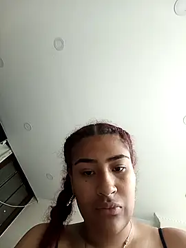 bialindacurly18 online show from March 13, 4:19 pm