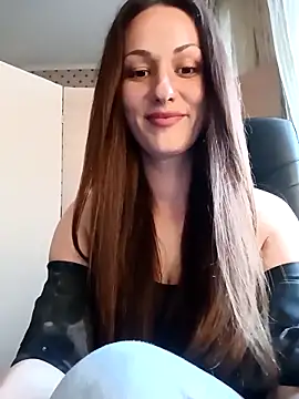 LunaCrystall online show from April 27, 4:15 pm
