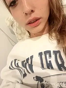 sidneey lovee online show from April 19, 12:21 am