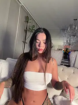 amy  laurie online show from April 19, 4:01 am