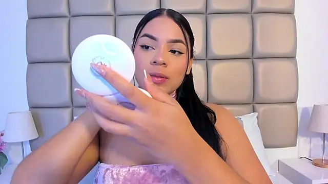 lilly williamss online show from April 19, 3:06 am