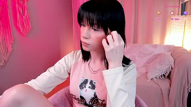 lisa sunny  online show from May 8, 4:32 pm