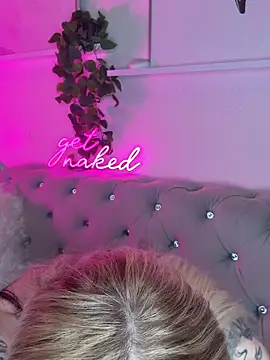 SelinaGalinsky6 online show from April 1, 8:17 pm