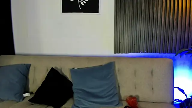 Safiro Evans online show from April 20, 2:09 pm