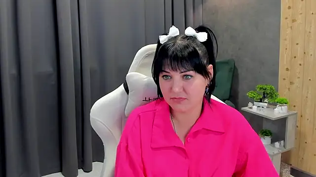 claradunkel online show from March 15, 4:36 am