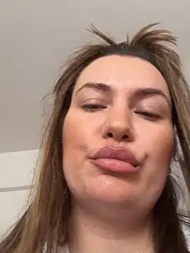 SweetCurvess online show from March 19, 1:59 pm