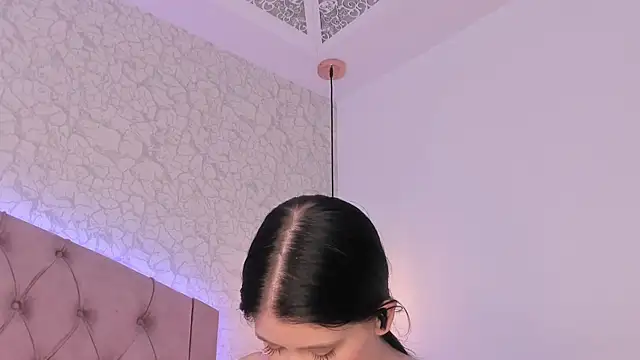 saraa joness  online show from June 27, 7:09 pm