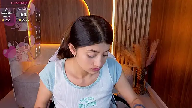 Lia queen tx online show from June 2, 3:29 am