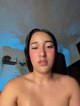 isabellaHill2 online show from April 11, 7:45 am