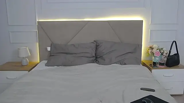 Sophie Rays online show from June 8, 3:29 am
