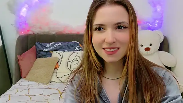 LeenMoonie online show from May 18, 2:45 pm