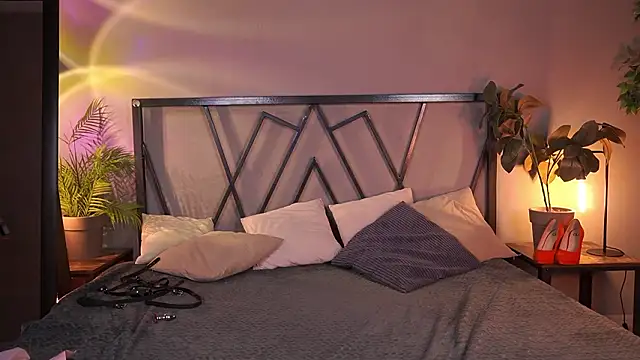 MiaRivyx online show from March 18, 8:08 am