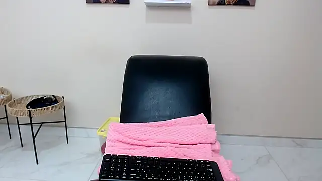 katywild20 online show from April 13, 8:53 pm