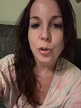 petitehotwife4u online show from March 23, 10:16 pm