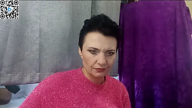 HotMamaQueen234 online show from April 21, 1:40 pm