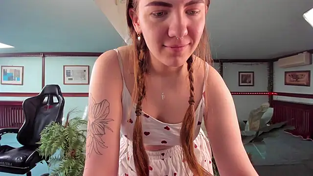Kirarustle1 online show from May 28, 1:58 am