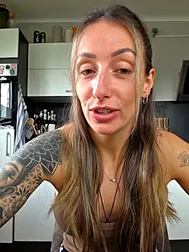 NicoleKaiser online show from April 21, 8:10 am