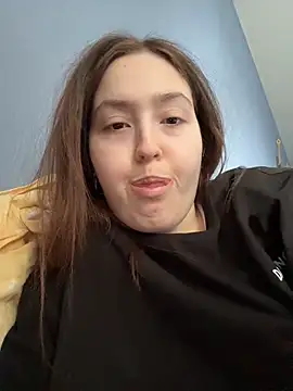 charmingggirl online show from April 8, 11:45 am