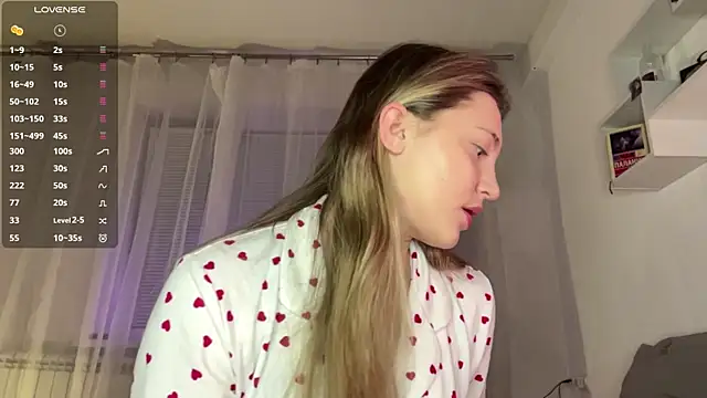 1Kellynaive online show from April 19, 7:27 pm