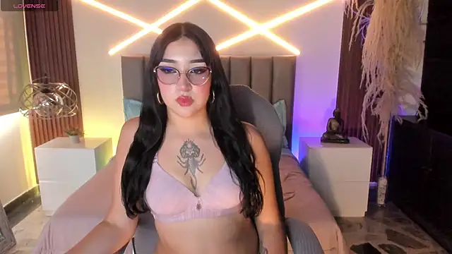 CharlotteWilliamss  online show from March 21, 8:14 pm