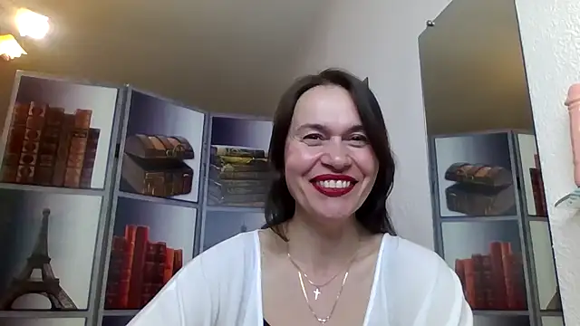 Selena Moo online show from April 29, 2:20 pm