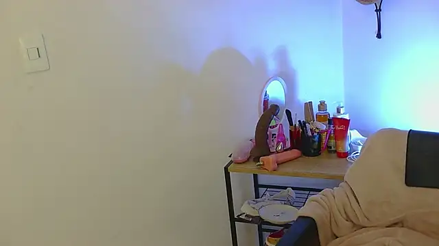 zyra vex online show from April 19, 7:05 pm