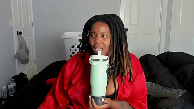 locsofchocolate online show from April 15, 9:48 pm