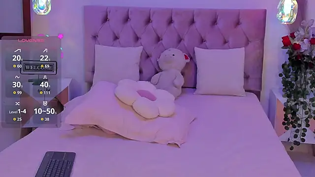 SofiaBloomm online show from April 30, 8:57 pm