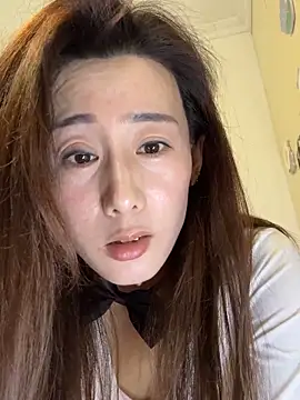 summer202632 online show from April 17, 7:32 am