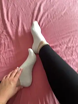 LilouPieds online show from July 5, 4:45 pm