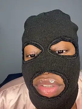 Snapshot of xxxchocolatepussy chatting on July 18, 11:40 pm xxxchocolatepussy online show from July 18, 11:40 pm