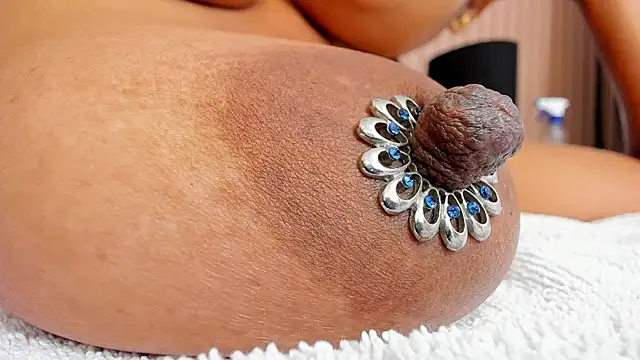 Snapshot of zara_lopez chatting on October 26, 12:11 pm zara lopez online show from October 26, 12:11 pm