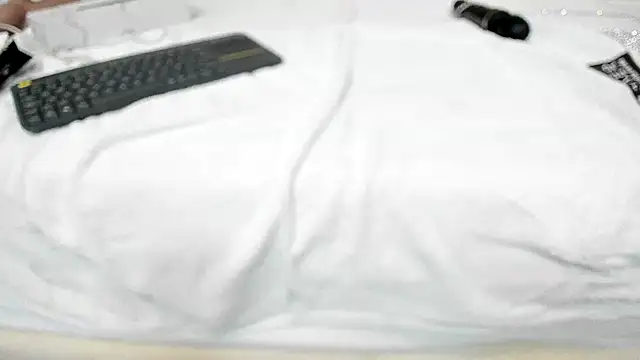 Snapshot of zara_lopez chatting on September 19, 12:04 pm zara lopez online show from September 19, 12:04 pm