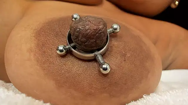 Snapshot of zara_lopez chatting on October 4, 12:22 pm zara lopez online show from October 4, 12:22 pm