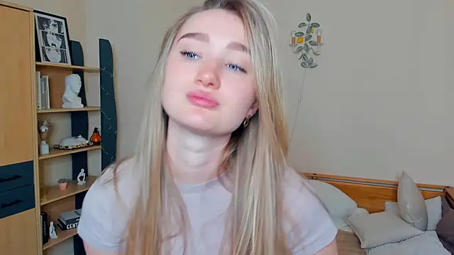 VioletteClaire online show from May 2, 8:39 am
